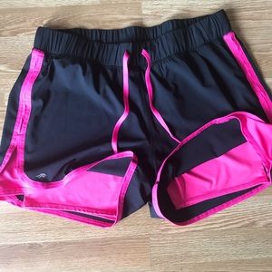 Active wear shorts